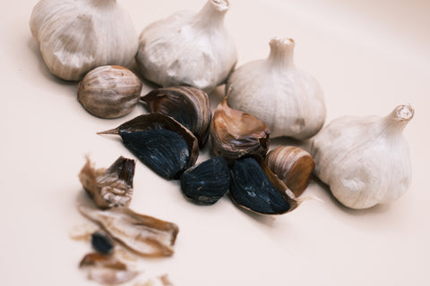 黒にんにく 玉（丸ごと1玉）8個入り｜青森県十和田産・無添加　鮮度と栄養をまるごと。