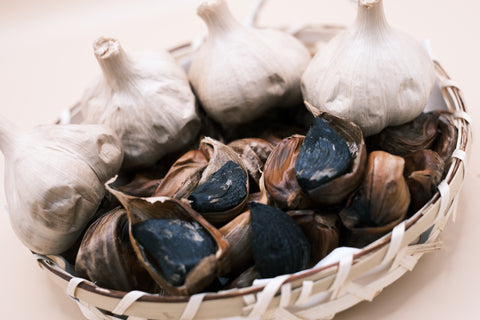 黒にんにく 玉（丸ごと1玉）8個入り｜青森県十和田産・無添加　鮮度と栄養をまるごと。