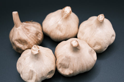 黒にんにく 玉（丸ごと1玉）8個入り｜青森県十和田産・無添加　鮮度と栄養をまるごと。