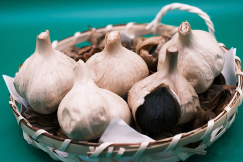 黒にんにく 玉（丸ごと1玉）8個入り｜青森県十和田産・無添加　鮮度と栄養をまるごと。