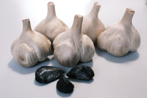 黒にんにく 玉（丸ごと1玉）8個入り｜青森県十和田産・無添加　鮮度と栄養をまるごと。